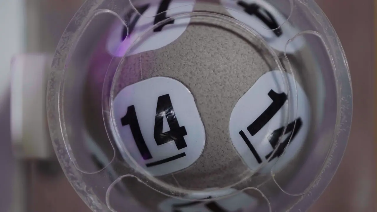 Crazy Balls ball draw: ball 14 inside the machine
